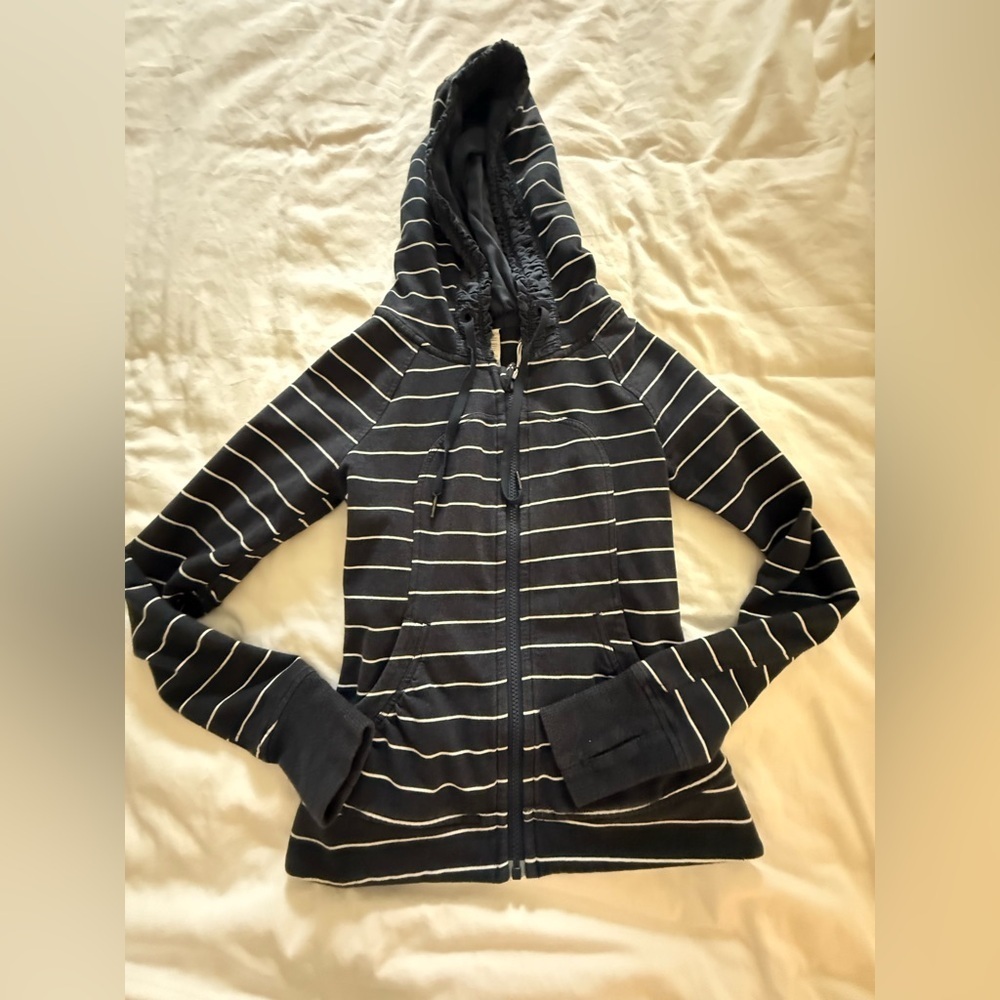 Lululemon Movement Hoodie- EUC - Picture 4 of 6